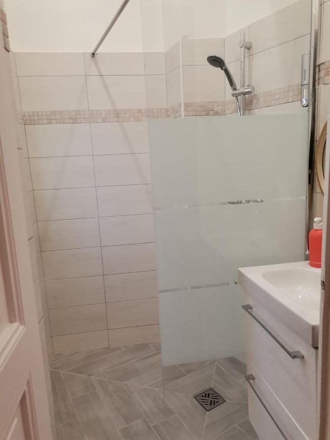 Appartement F3 Au Balcon De La Place Du Martroi Orleans Exterior photo